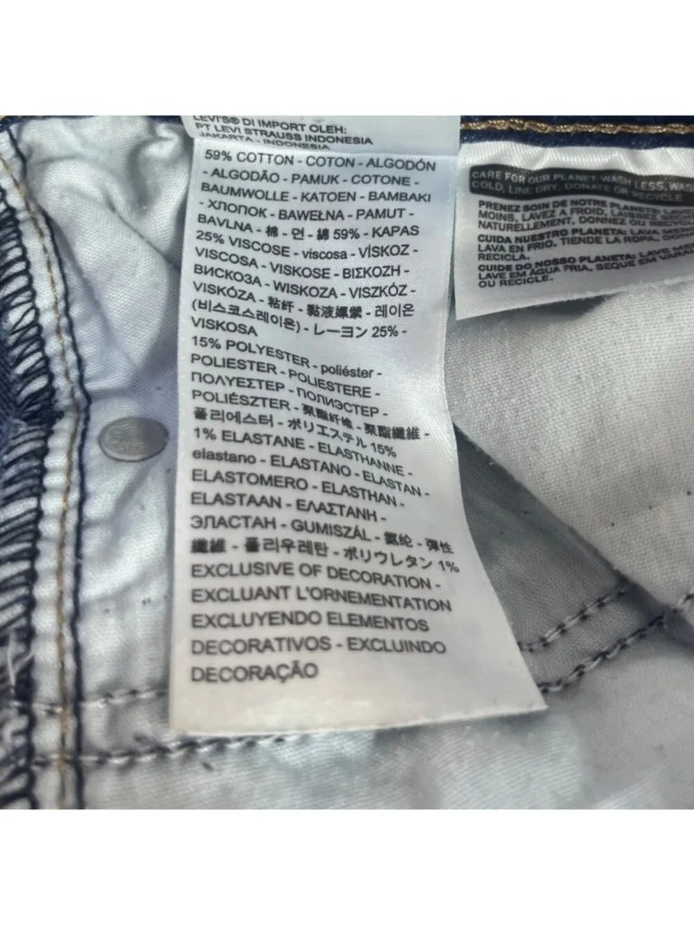 Levis Classic Bermuda Denim Shorts Womens Size 29 Dark Wash Summer
